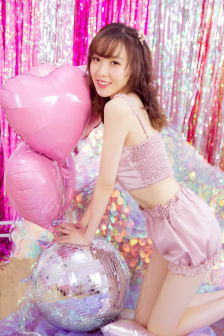 男女激吻互摸下面片段